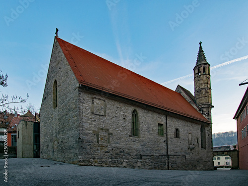 Die Johanniterkirche in Schwäbisch Hall in Baden-Württemberg, Deutschland beherbergt heute eine Skulpturen- und Gemäldesammlung photo