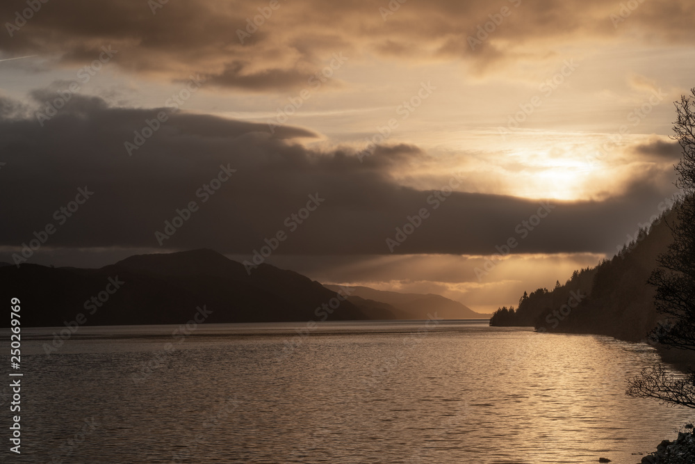 Sonnenuntergang am Loch Ness