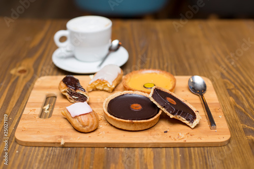 Dark chocolate and lemon tarts with cappuccino