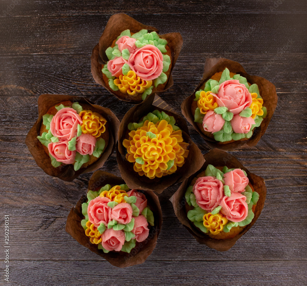 Cupcakes with buttercream flowers
