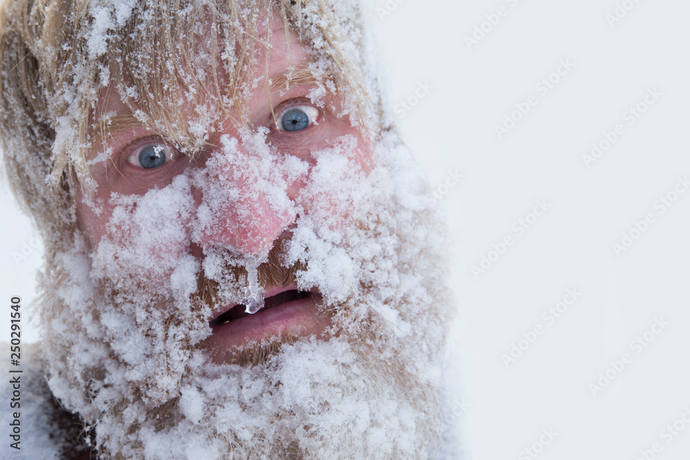Obraz premium Bearded cheerful man in the winter forest.