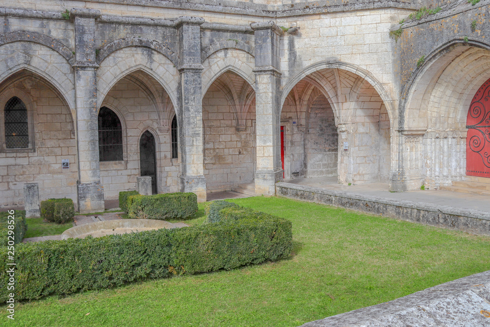 Nouvelle-Aquitaine - Dordogne - Brantôme - Vestiges du cloitre de l'Abbaye