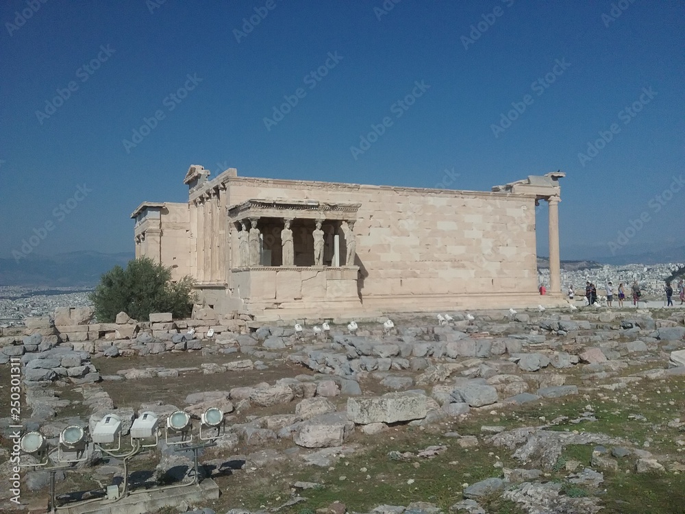 Fototapeta premium caryatides from far