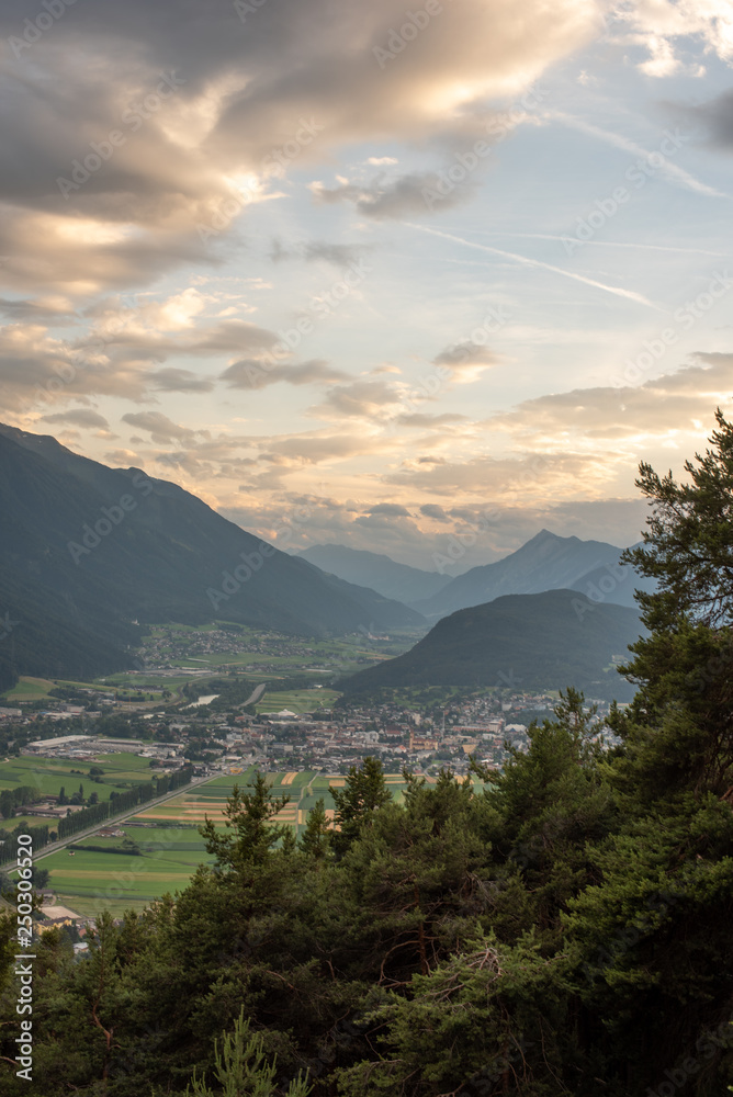 Fototapeta premium Ausblick auf Telfs