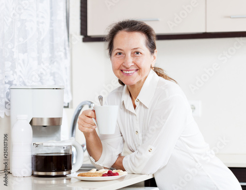 Portrait of   nice elderly woman in   kitchen