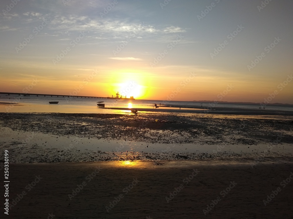 Naklejka premium Sunset