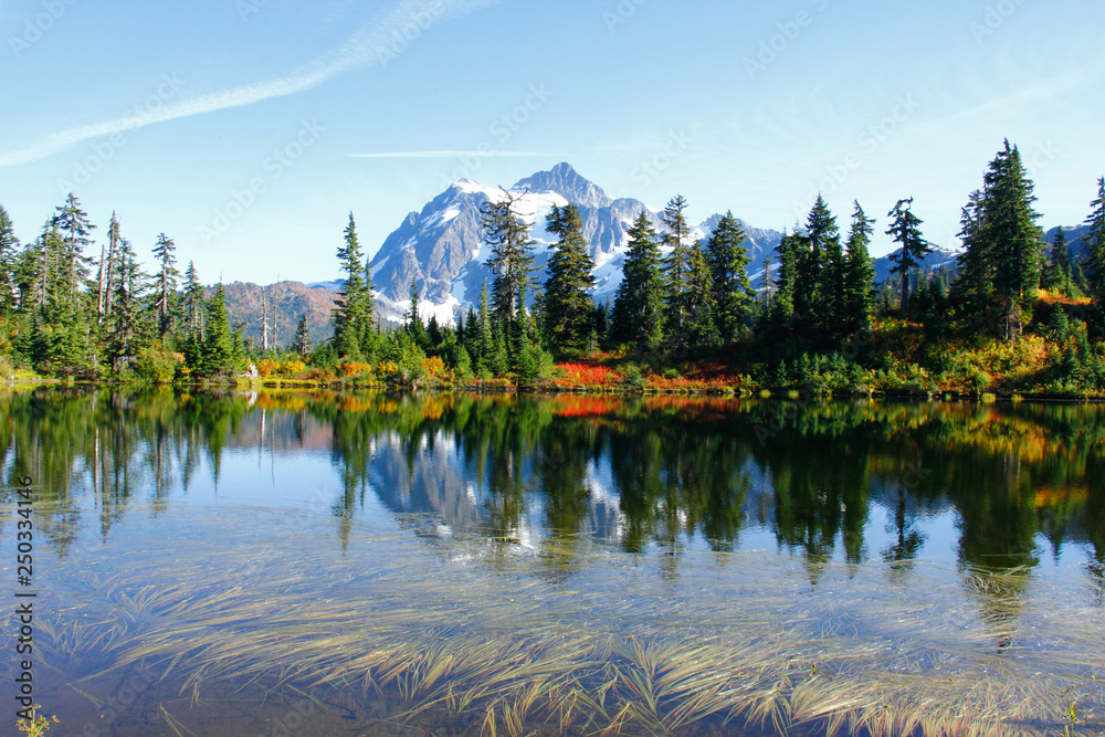 Naklejka premium Baker Mountain Fall