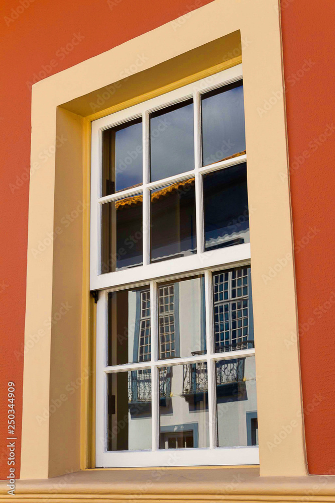 Detalhe de janela de casa colonial na cidade de Santa Luzia na Região Metrpolitana de Belo Horizonte