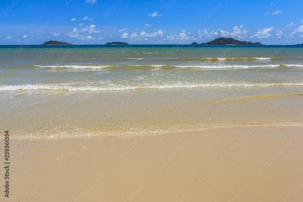 Obraz premium Beautiful beach and sky.