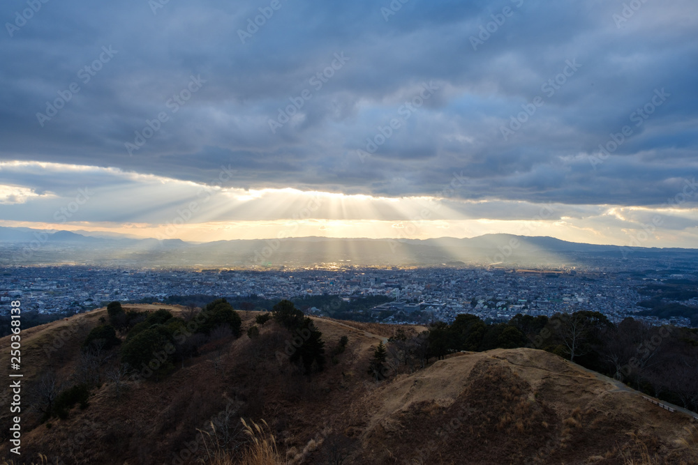 若草山から見た奈良の町　光芒　天使のはしご