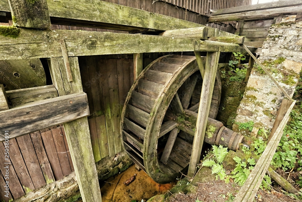 Saw-mill wooden wheel with water stream