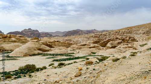 skały w okolicy Petra, Jordania