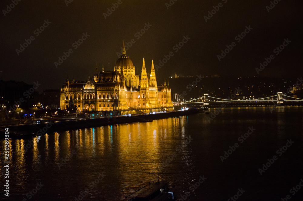 Obraz premium Budapest - Parlamento