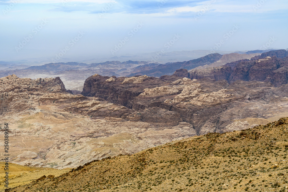 widok na Petra w Jordanii