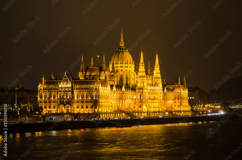 Budapest - Parlamento di notte