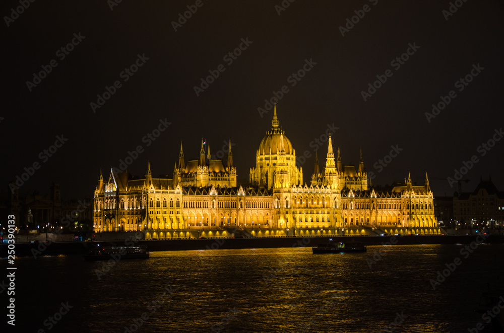 Budapest - Parlamento di notte