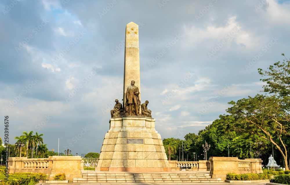 The Rizal Monument in Rizal Park - Manila, Philippines - obrazy, fototapety, plakaty 