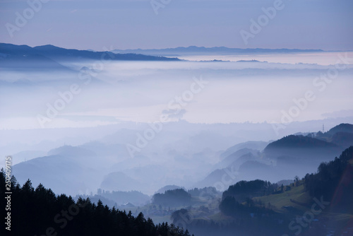 Fototapeta Naklejka Na Ścianę i Meble -  Nebel überm flachland