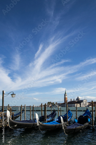 Gondole a Piazza San Marco, Venezia © nikhg