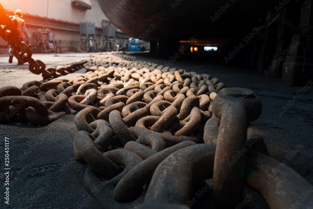 Foto de Close up view of big metal anchor chain of cargo ship in dry