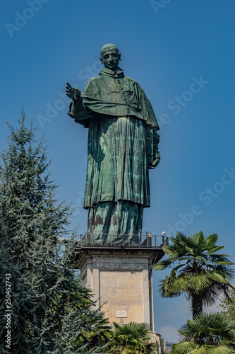фотографія Colossus of San Carlo Borromeo auf dem Sacro Monte di Arona am Laggio Magiore in