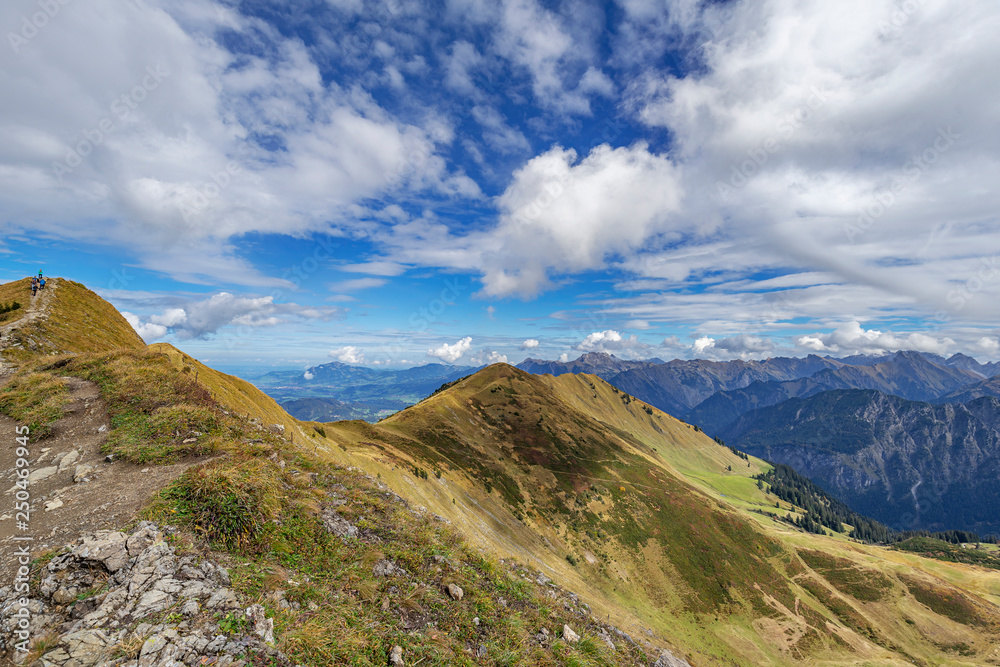 Fototapeta premium Oberstdorf - View from narrrow Fellhorn mountain Ridge Hiking path to Alps-Panorama, Bavaria, Germany, 27.09.2017