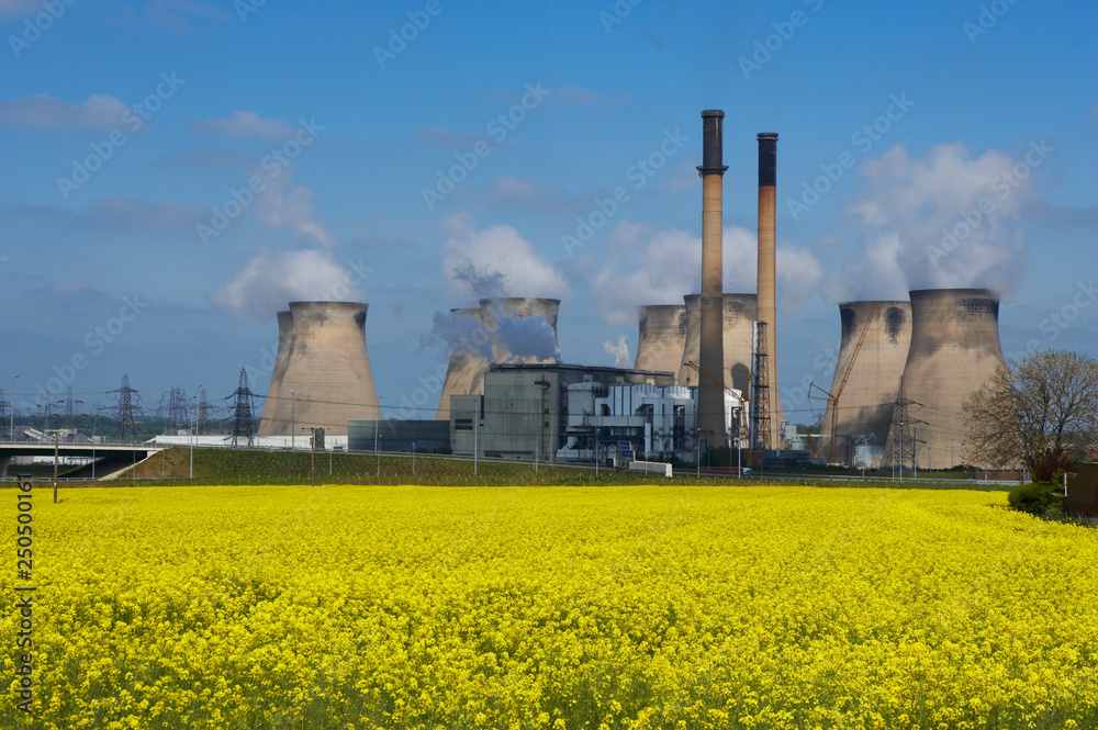 FERRYBRIDGE POWER STATION AND M62 MOTORWAY NEXT TO FIELD OF RAPESEED, ENGLAND, UK