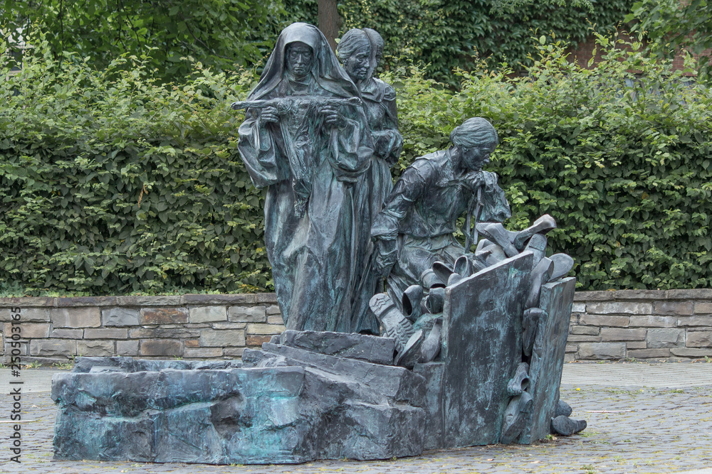 Wunschmotiv: Edith Stein Denkmal am Börsenplatz in Köln #250503165