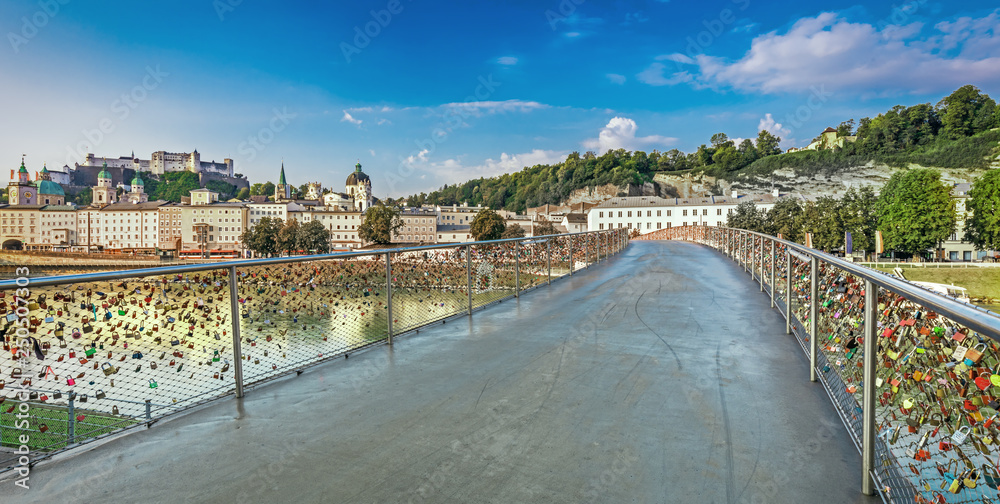 Φωτογραφία Beautiful view on Salzburg skyline with Festung Hohensalzburg heritage in the au