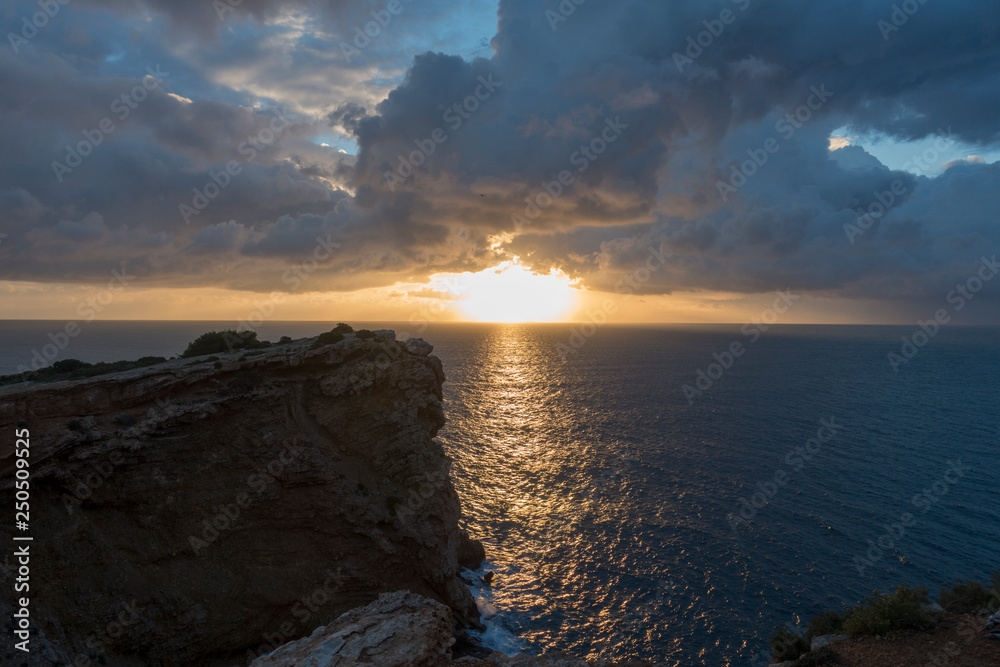 Obraz premium Cape Martinet on the island of Ibiza at dawn
