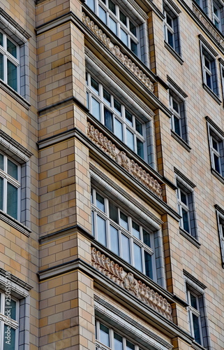 Fassadenschmuck in der Frankfurter Allee in Berlin