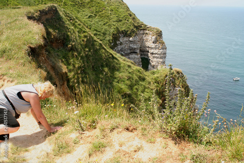 Obraz na płótnie High,chalk cliffs of The France village of Etretat w salonie