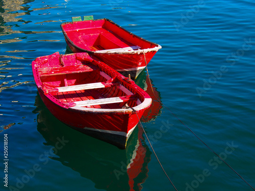 Barcas rojas en Lekeitio