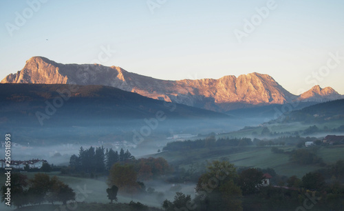 Elorrio en la niebla de la mañana