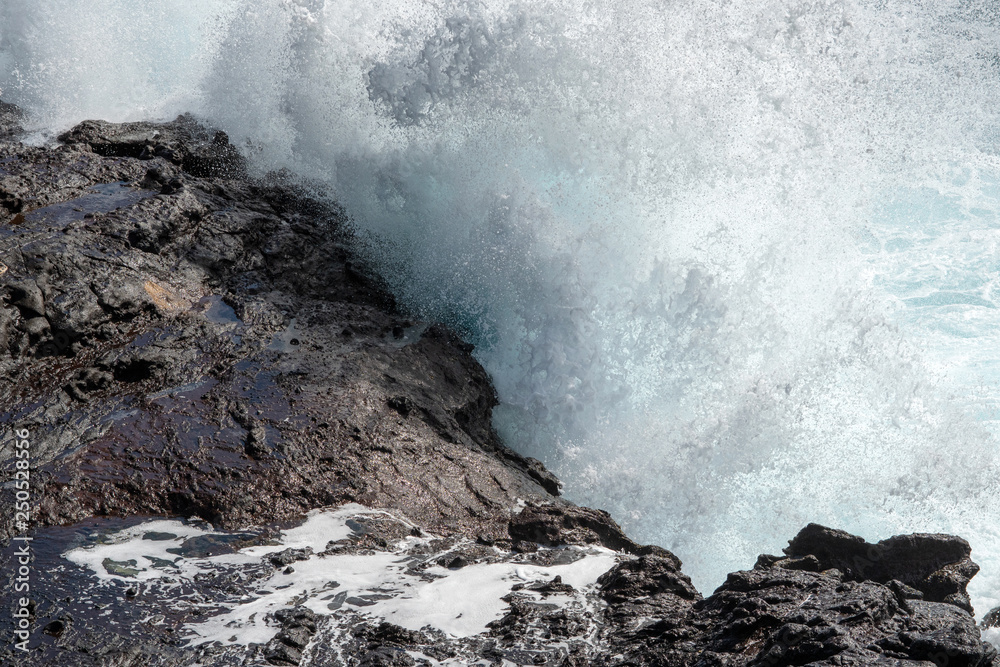 Halona Wave that is smashing against a rock sequence 3a