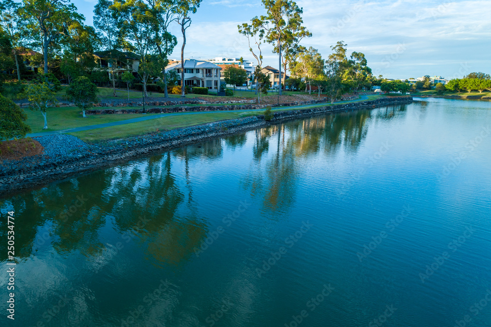Obraz premium Reedy Creek and walking trail in Varsity Lakes, Gold Coast, Queensland, Australia