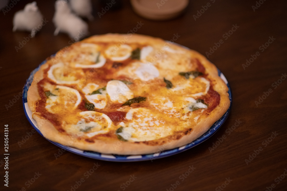 homemade pizza margherita