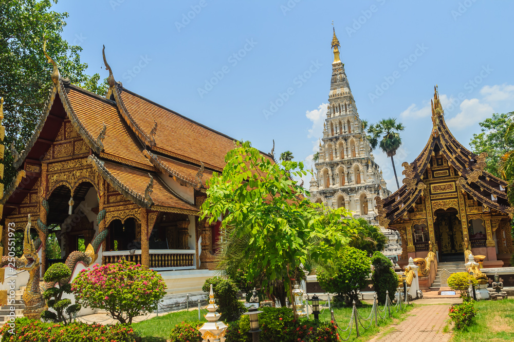 Naklejka premium Beautiful Wat Chedi Liam (Temple of the Squared Pagoda), the only ancient temple in the Wiang Kum Kam archaeological area that remains a working temple with resident monks at Chiang Mai, Thailand.