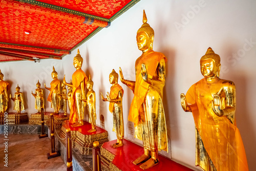 Buddha Statue in Wat Pho Buddhist Temple, Bangkok, Thailand © joseduardo