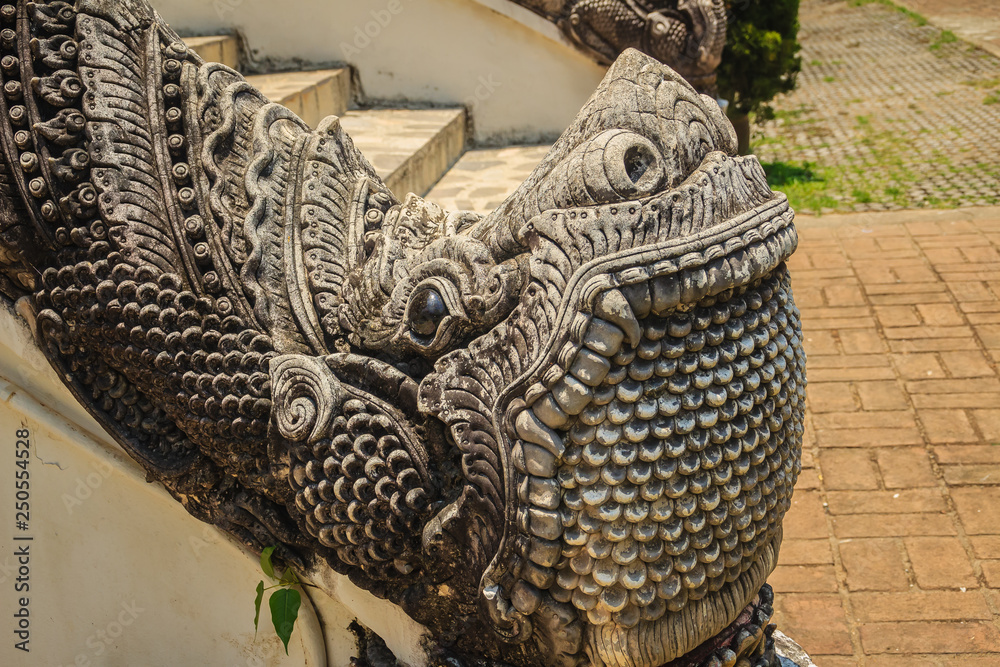 Obraz premium Beautiful statue of mom, the mythical guardian animal at temples in Chiang Mai, Thailand.