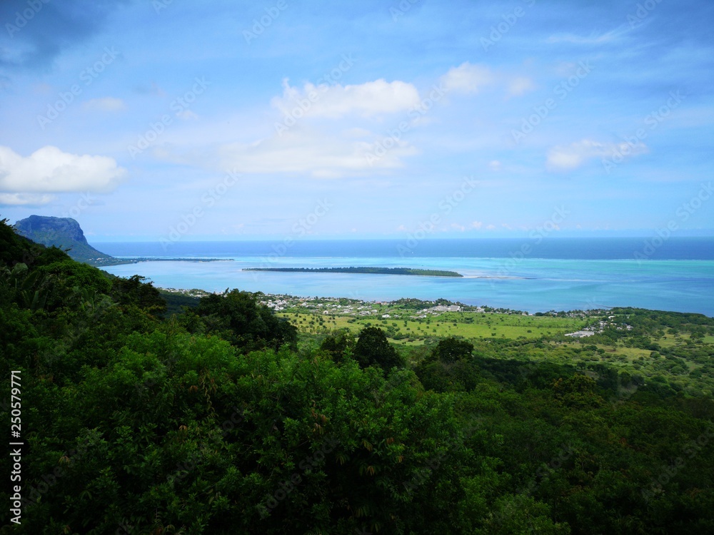 Mauritius, Panorama mit Le Morne und Ile aux Benitiers