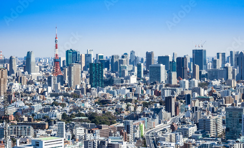 東京　青空と都市風景 © oben901
