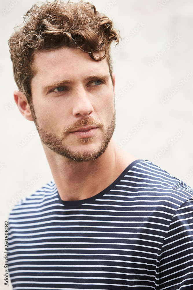 Fototapeta premium Bearded dude looking over shoulder with a serious expression