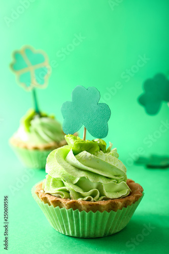 Wallpaper Mural Cake with clover on color background. St. Patrick's Day celebration Torontodigital.ca