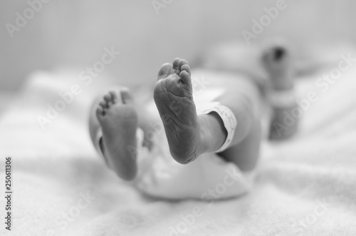A black and white images of a newborn baby's feet in the neonatal unit in hospital