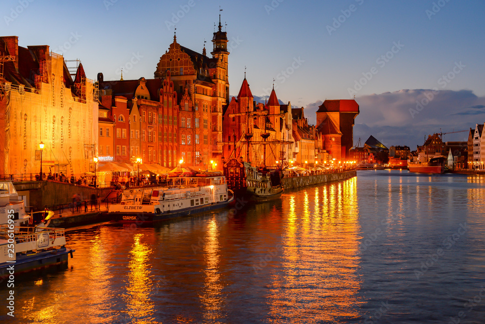 Fototapeta premium Gdansk at night