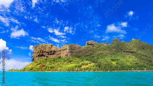 Felsen in Maupiti, Französisch-Polynesien, Südsee photo