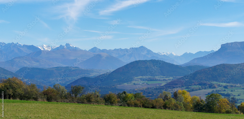 panoramica de las montañas de los alpes franceses