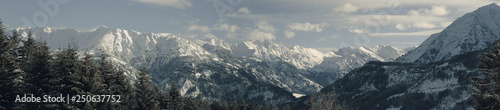 Allgäu - Bergkette - Winter - Alpen - Panorama © Dozey