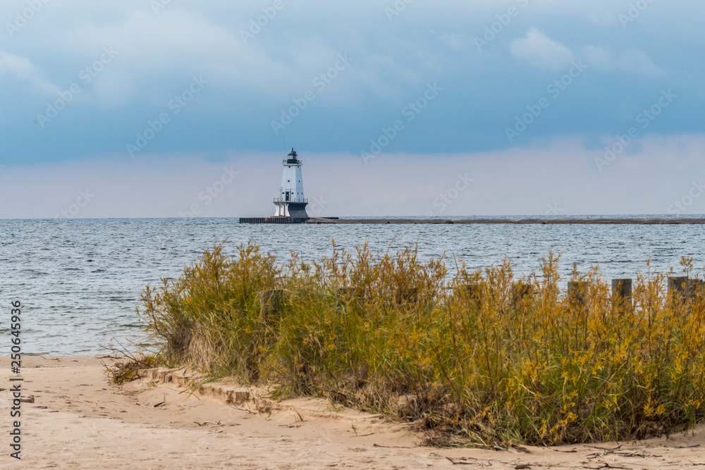 Fototapeta premium Ludington North Pierhead Lighthouse, Lake Michigan, Ludington, Michigan.